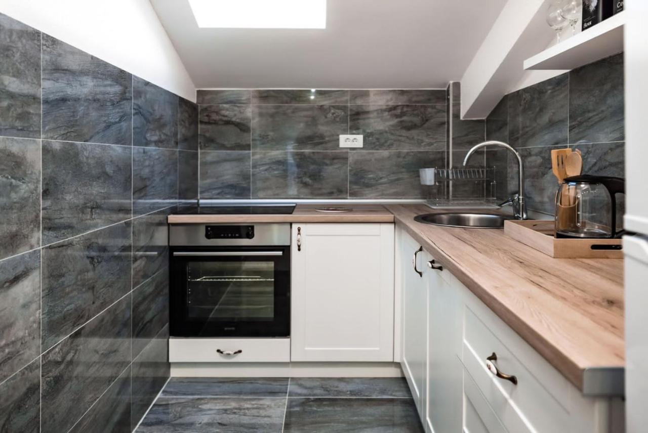 One-Bedroom Apartment,1198818754:JPEG