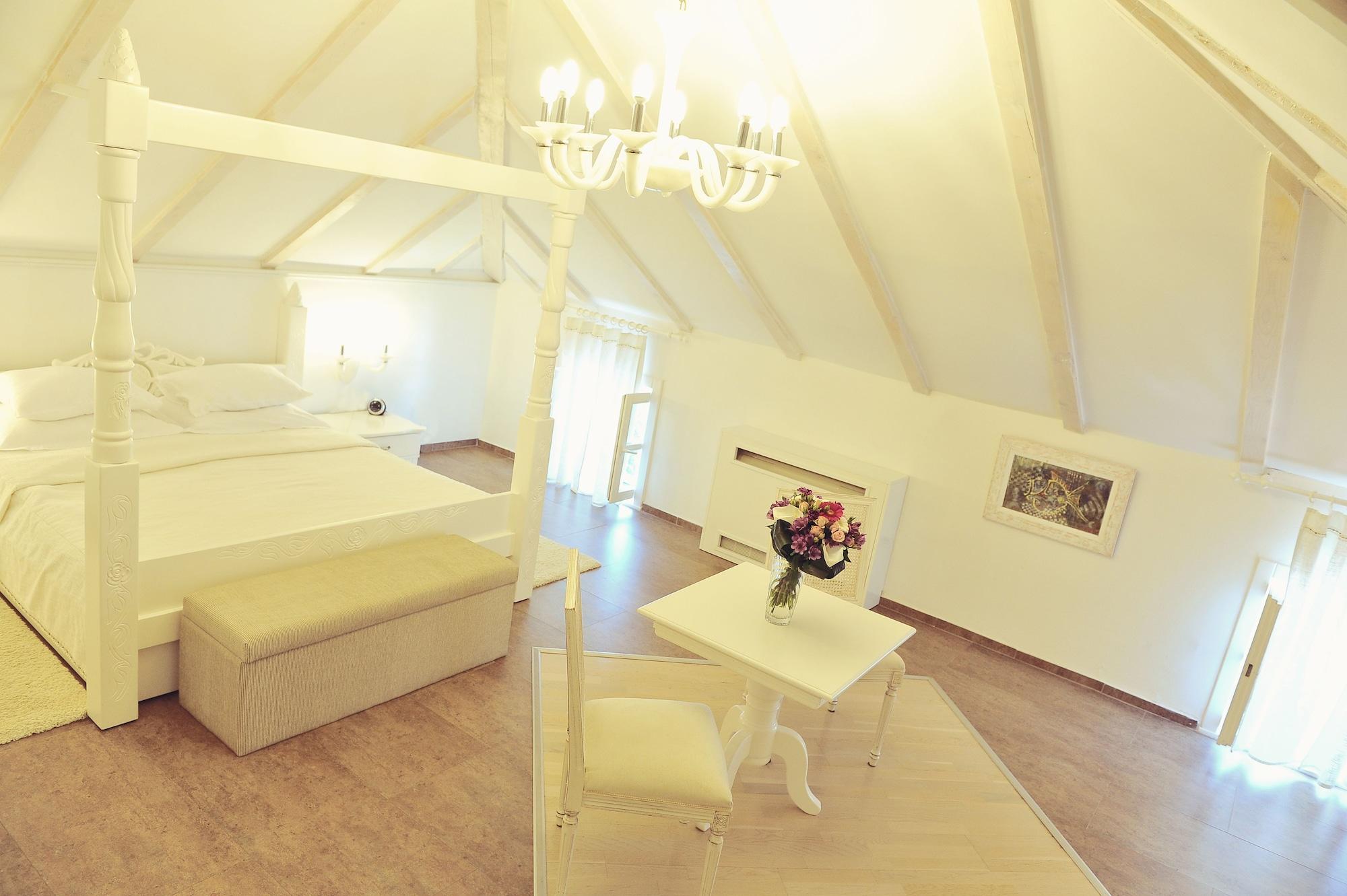 Honeymoon Suite