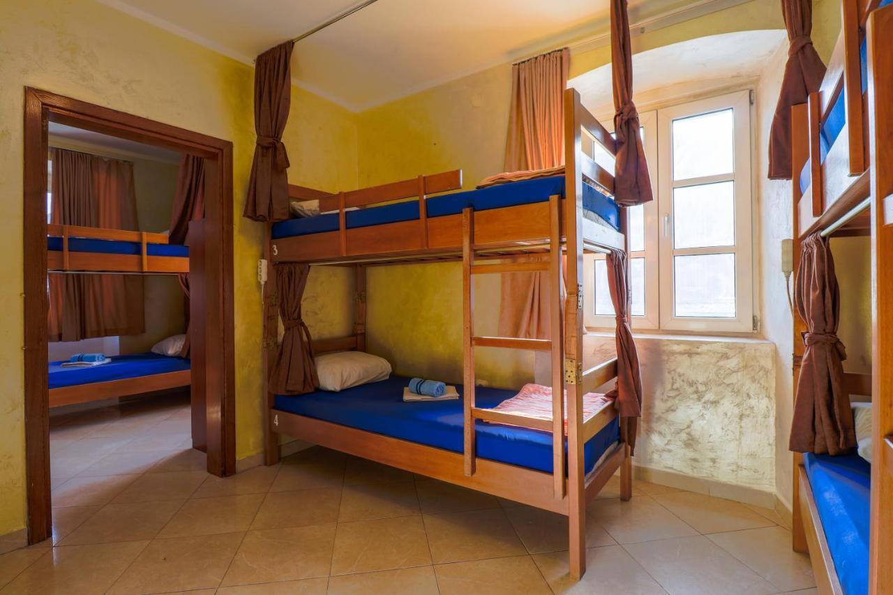 6-Bed Mixed Dormitory Room