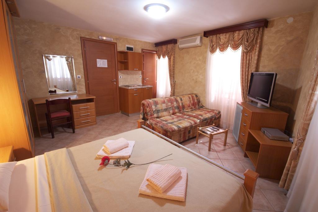 Suite with City View,213896099:JPEG