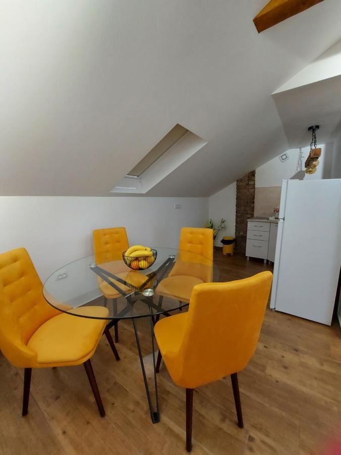 Studio,1255094782:JPEG