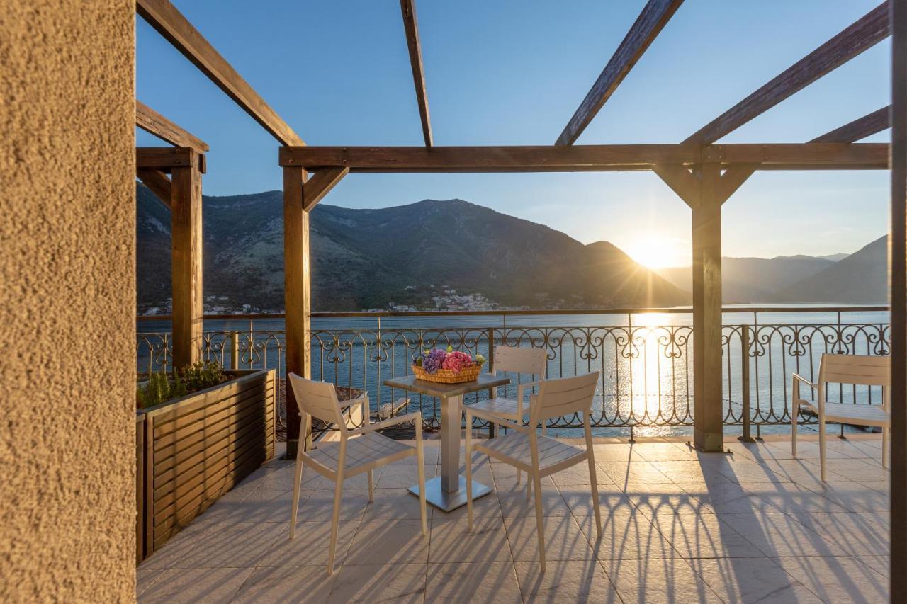 Three-Bedroom Suite with Sea View