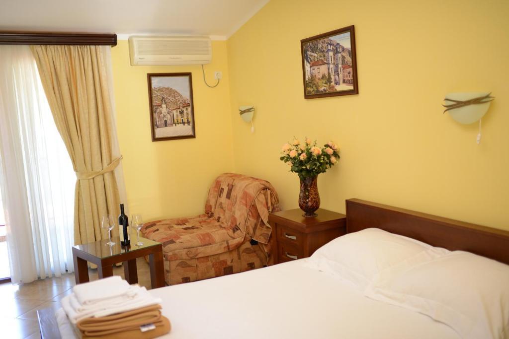 Double Room with Sofa Bed and Sea View
