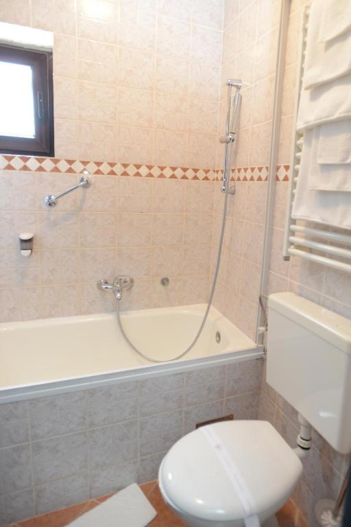 One-Bedroom Suite with Sea View (2-3 Adults)