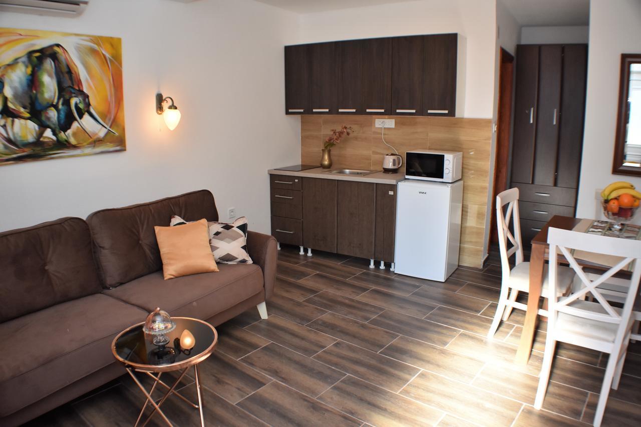 One-Bedroom Apartment,654306507:JPEG