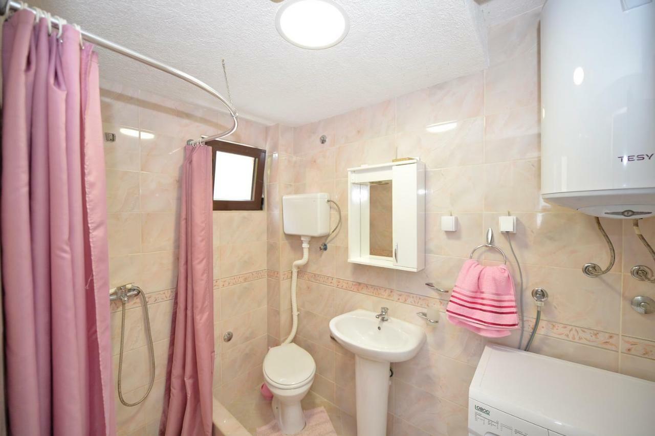 One-Bedroom Apartment,790927449:JPEG