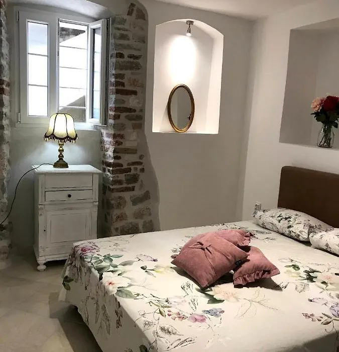 New Renovated Old Town Martiva Apartment-1