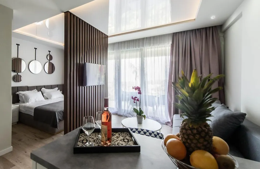 Przice Gardens Apartment With Pool-1