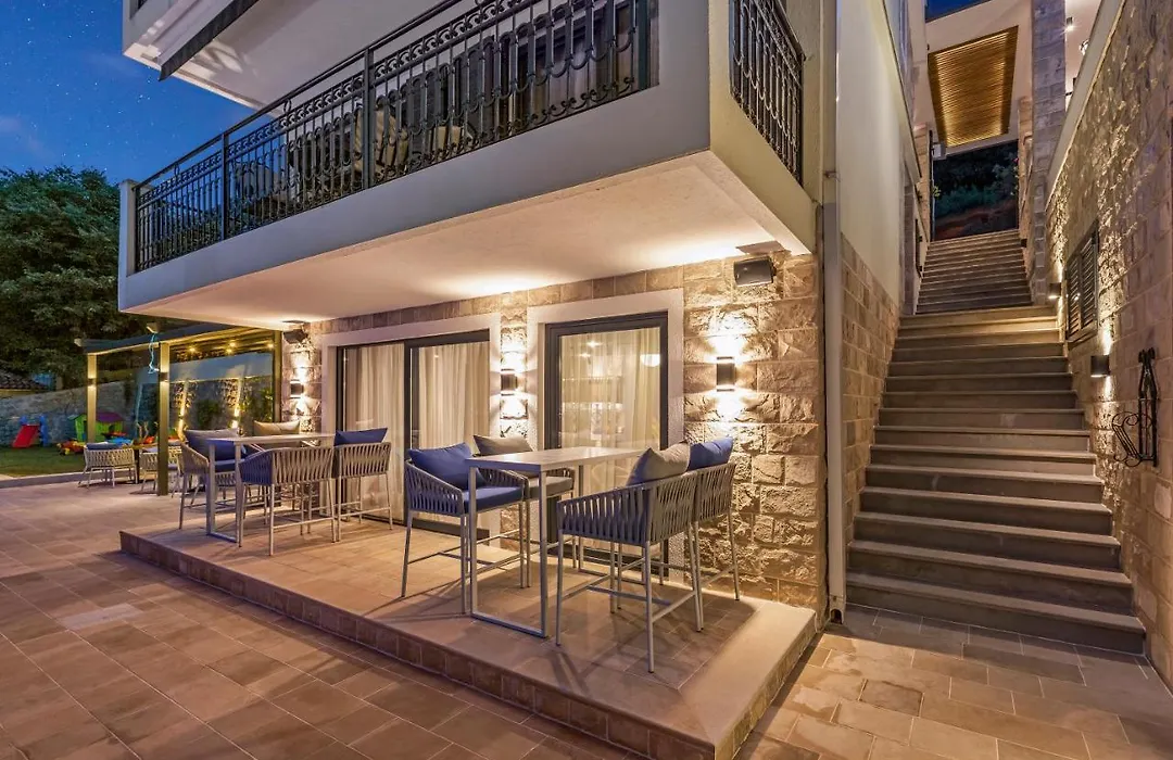 Dekaderon Lux Apartments-1