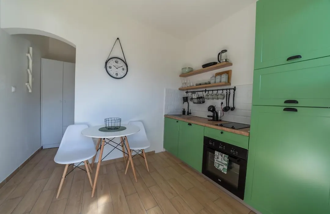 3M - Stylish Studio Apartment With Terrace-1