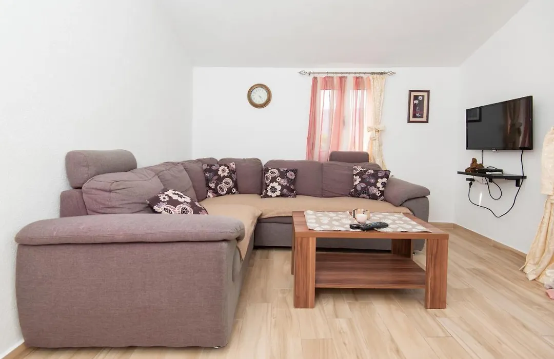 Apartment Prcanj-1