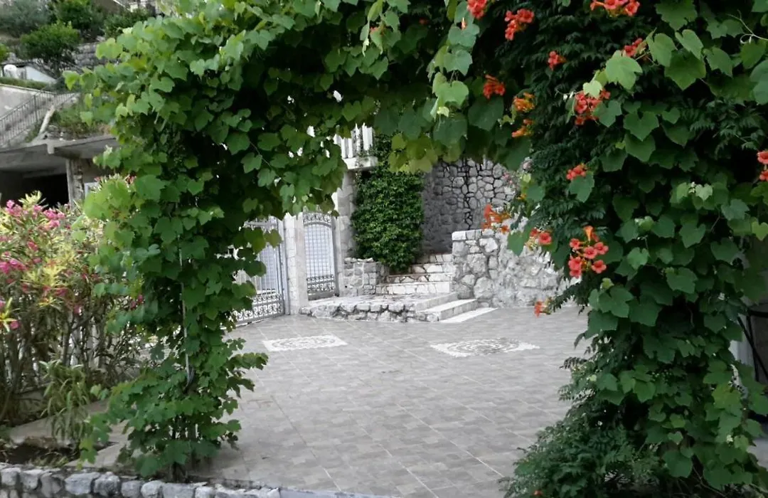 Holiday House-1