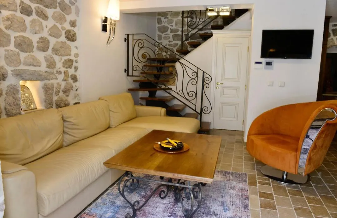 Waterfront Villa In Muo-1
