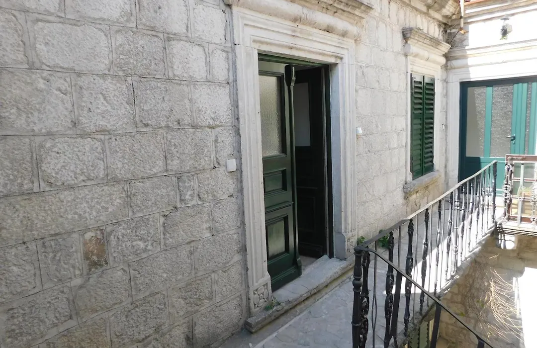 P.S. Cattaro Apartments-1