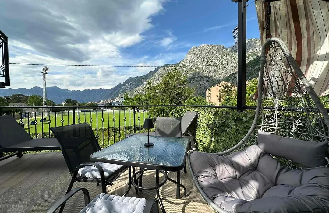 Sunshine Apartment With Private Pool And Parking-1
