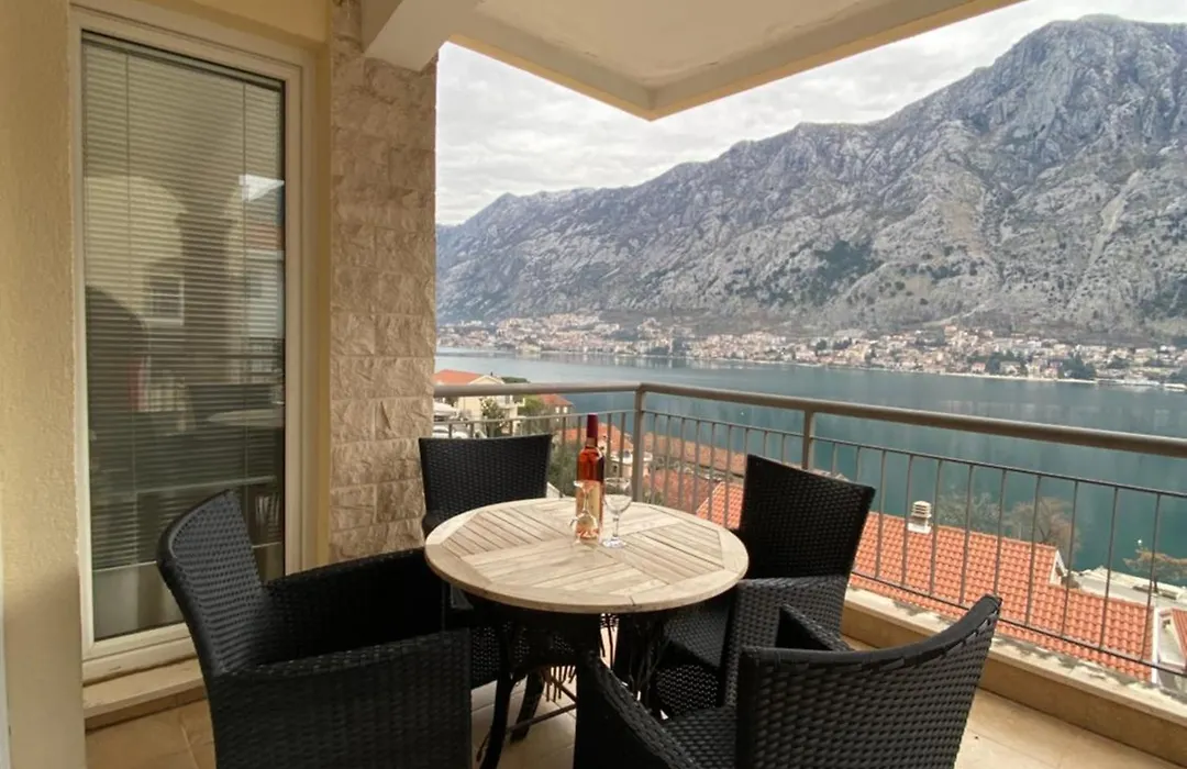 2Bdr Apartment With Pool -B3-1