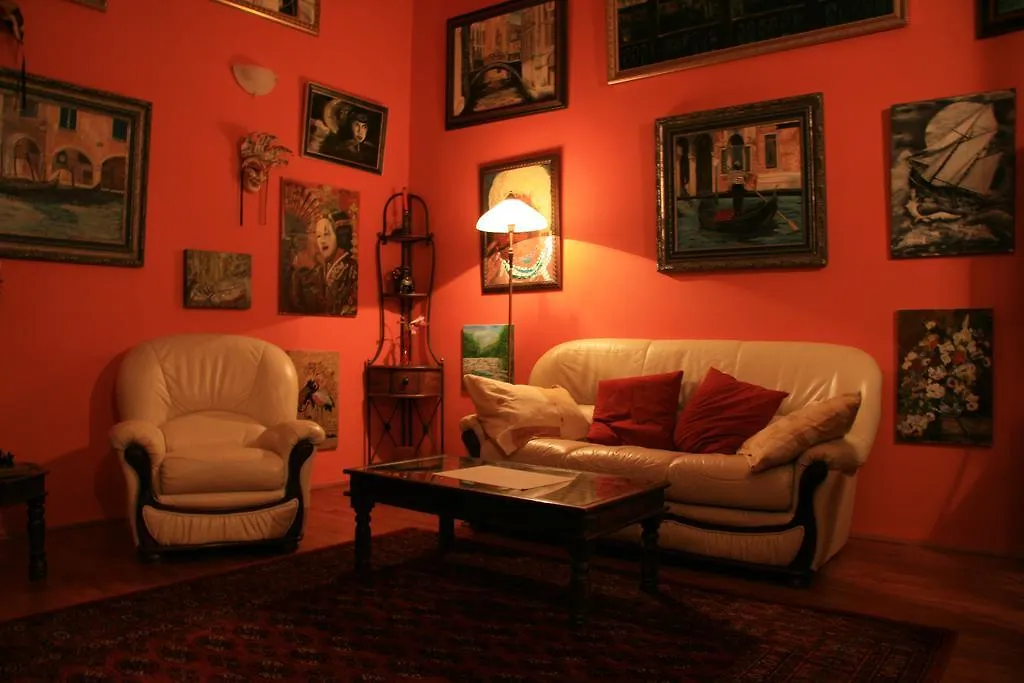 Exclusive Art-Apartment-1