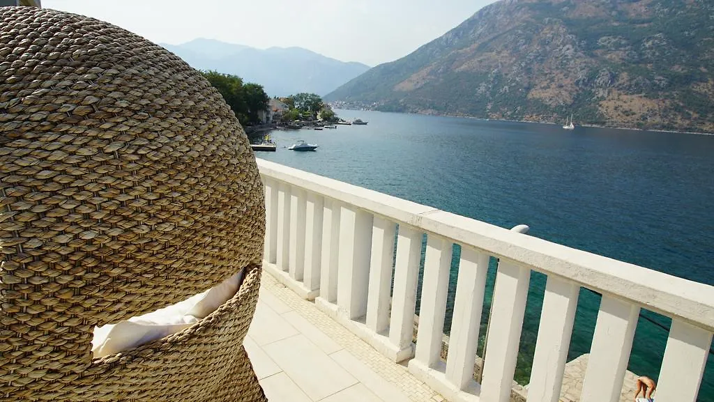 Penthouse Stoliv: Beachfront Spa Villa with Private Jetty-1