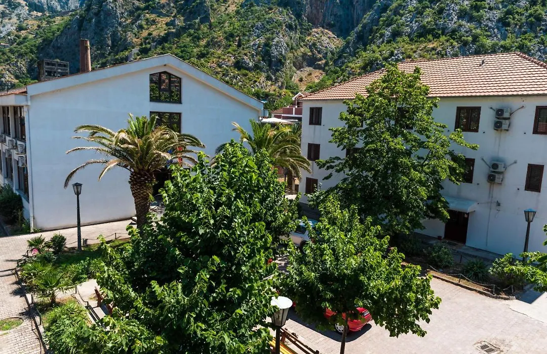Guesthouse Lovcen-1