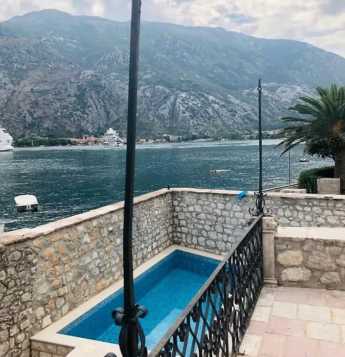 Large Luxury Waterfront Villa 500 Square Meters With Private Pool And Private Beach For 15 People,Ps5,Imac 27",Wifi 7-1