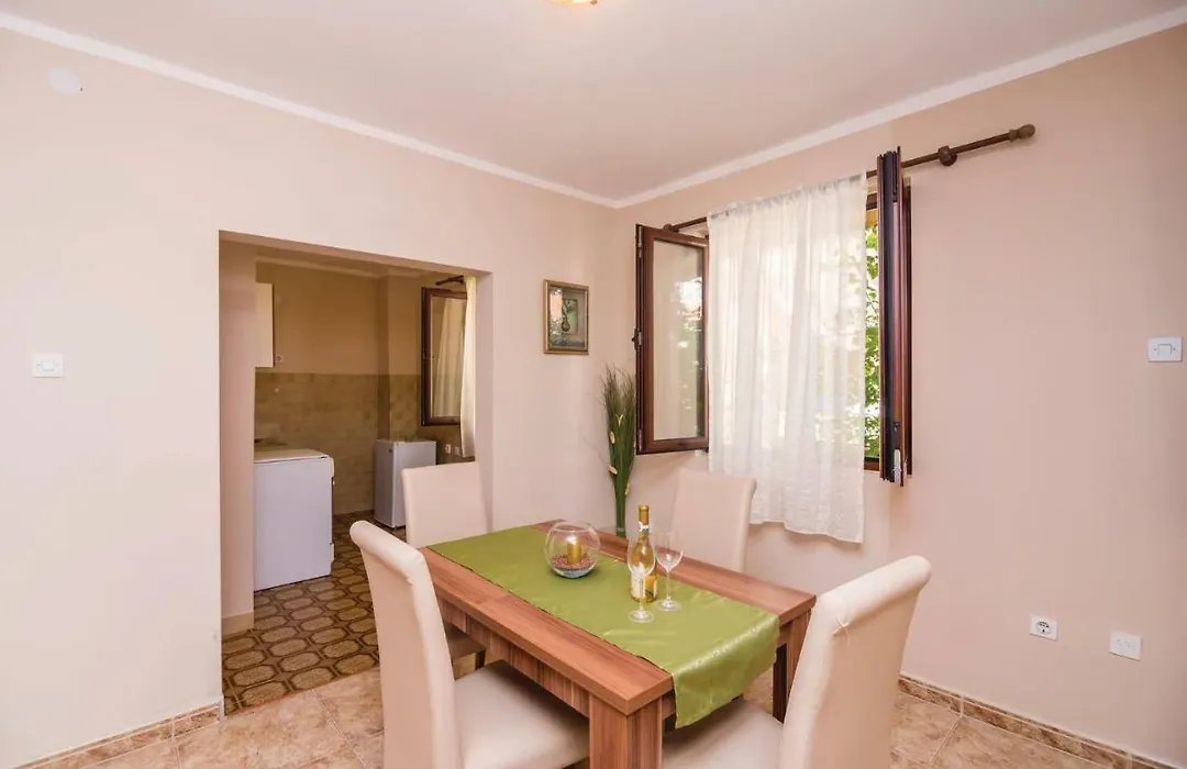 Beautiful Apartment In Markov Rt With Kitchen-1