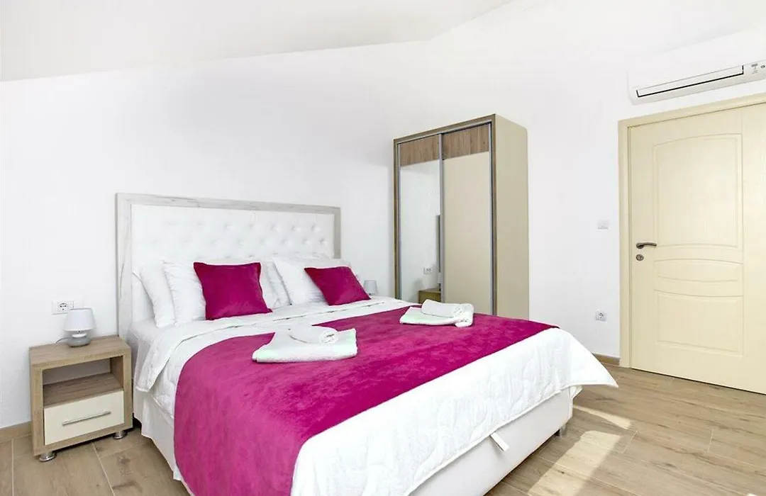 Apartments Mezini 11-1