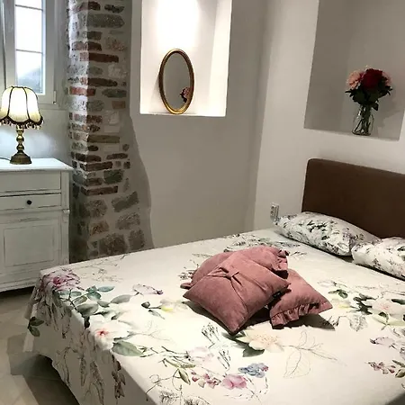 New Renovated Old Town Martiva Apartment-2