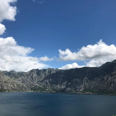 Two Bedroom Apartment With Amazing Views-2
