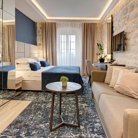 Heritage Hotel Leon Coronato-2