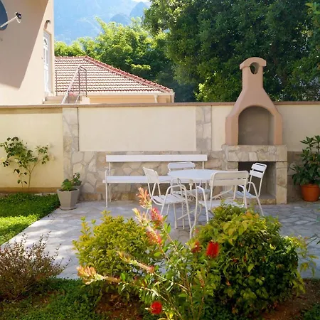 Veron Apartments-3
