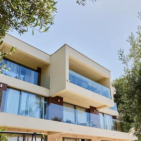 Przice Gardens Apartment With Pool-2