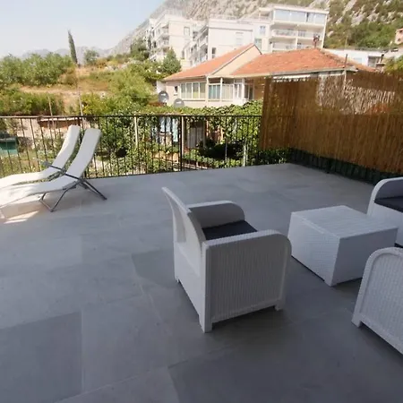 1 Bedroom Apartment With Spacious Terrace-3