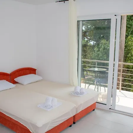 Bay Leaf Apartments-2
