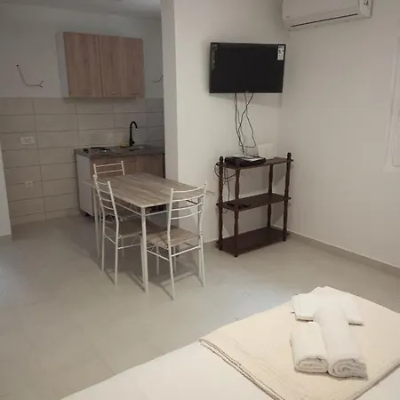 Bay Leaf Apartments-3