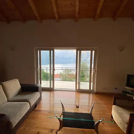 Two Bedroom Apartment With Amazing Views-3