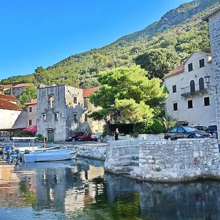 Villa Roza: Waterfront One Bedroom+Living Room Apt-3