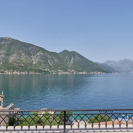 Penthouse On The Bay - 20M From The Beach-3