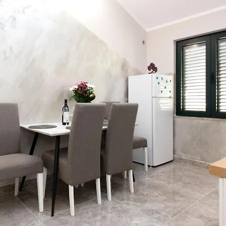 Fortress View Apartment II-2