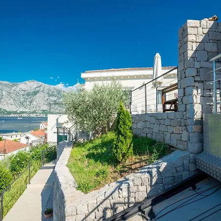Stoliva Residence With Infinity Pool-2