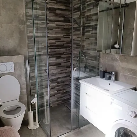 Luna Apartment-3