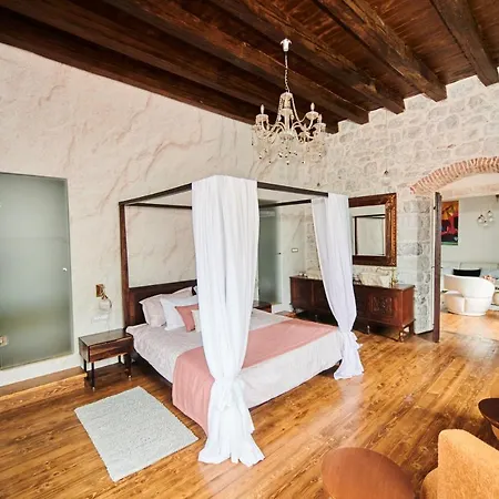Luxury Palace Apartment-3