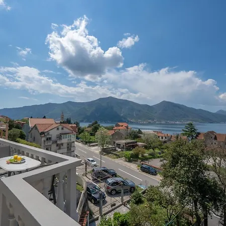 Apartment With Sea View-3