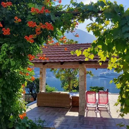 Holiday House-3