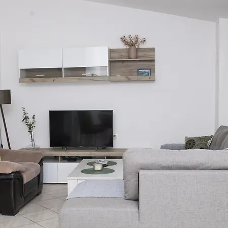 3-Bedroom Apartment With Panoramic Bay Views-3
