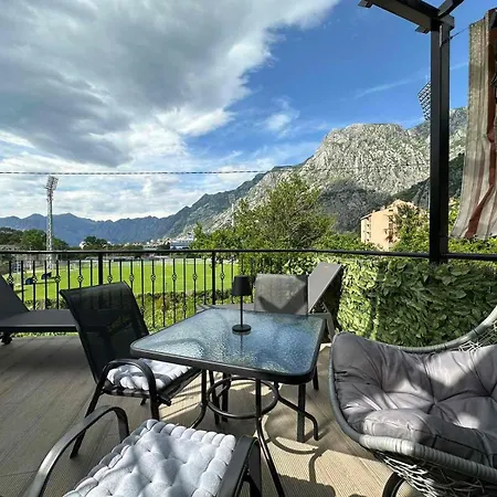 Sunshine Apartment With Private Pool And Parking-3