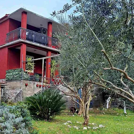 Red House Apartment-3