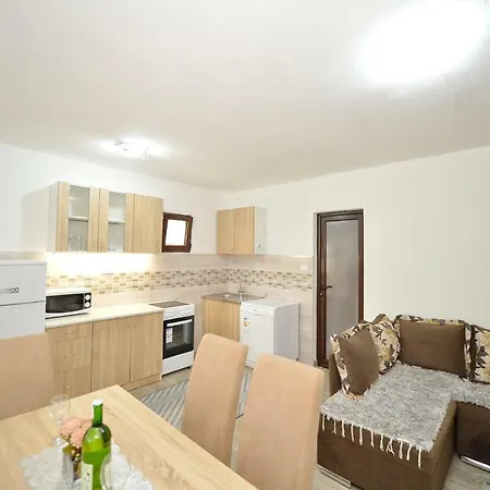 Apartment Gara-2