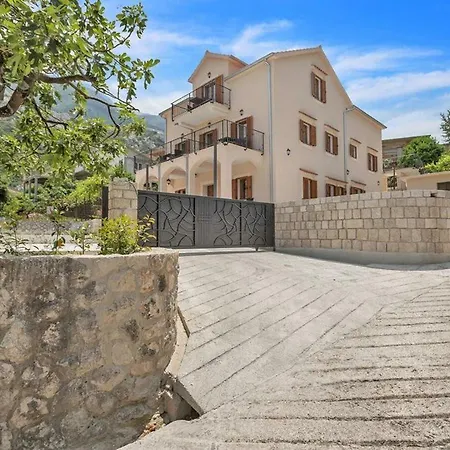 Apartments Mezini 11-3