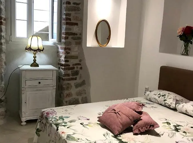 New Renovated Old Town Martiva Apartment Kotor
