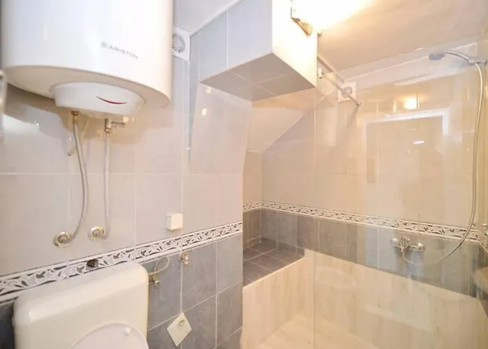 Cosy Front Line Apt With Sea Access At Your Door Step Cattaro che accetta animali